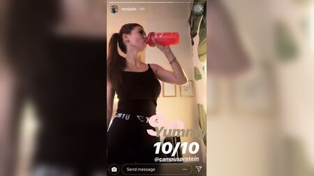 قصة إنستغرام لـ Minijello Cute Tits