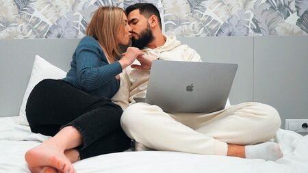 عزيزي ، حسنا ، ثقوب بلدي أكثر أهمية من العمل!