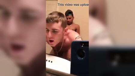 مارس الجنس على الهواء مباشرة عبر سناب شات