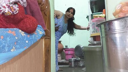 علاقة جنسية حقيقية بين صهر وزوجة أخ