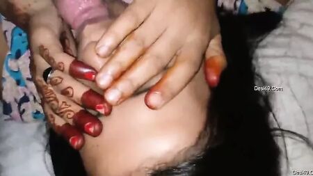 زوجة هندية خجولة تمارس الجنس الفموي، صوت باللغة الهندية، الجزء الخامس