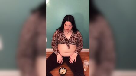 عشاء عائلي من BBW Mskristinaxo (مع التجشؤات)
