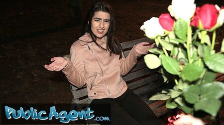 الممثلة العامة آيشا تمارس الجنس في عيد الحب
