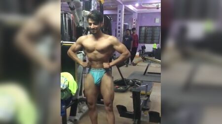العضلات البارزة لرياضي ديزي