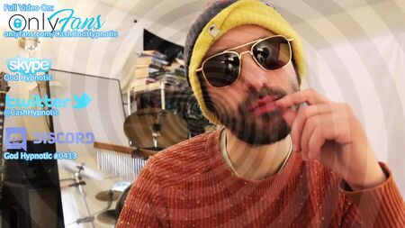 "آيسي هوت" على خصيتي الشاذ من أجل السيد