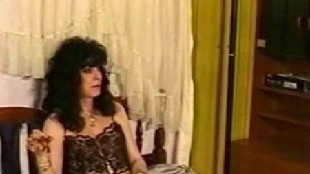 عاهرة مثيرة ومتحولة جنسيًا
