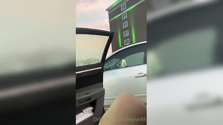 فقط الأيدي