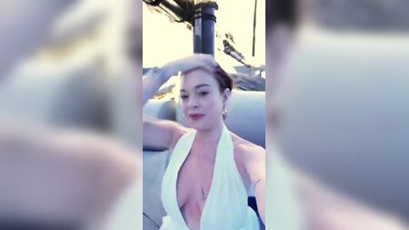 ليندسي لوهان (الصدور) انزلاق الحلمة