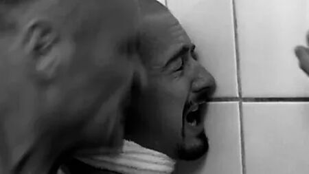مشهد قتال في فيلم شهير - «أمريكان هيستوري إكس»