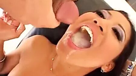 ليلي تاي تبتلع 4 قذفات