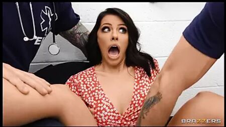 أدريانا تشيك - قذف طارئ. الفيديو الكامل على MyPornMate