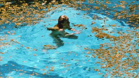 لوديفين سانييه، شارلوت رامبلينغ - «Swimming Pool»