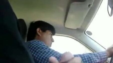 أنت تقود وأنا أستمني