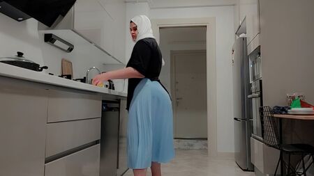 أُظهر جسدي المثير كسيدة ممتلئة الجسم لابن زوجي
