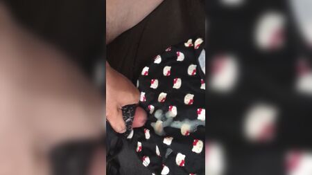 ارتداء بيكيني مع رسمات هيلو كيتي