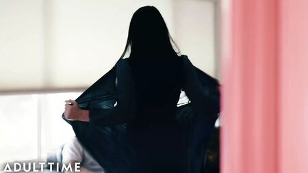 "أدولت تايم": أنجيلا وايت تمارس الجنس على مضض مع زوجها المختل عقلياً