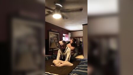 رجل متزوج ومستقيم يمارس الجنس معي دون الكشف عن هويته ويقذف داخلي