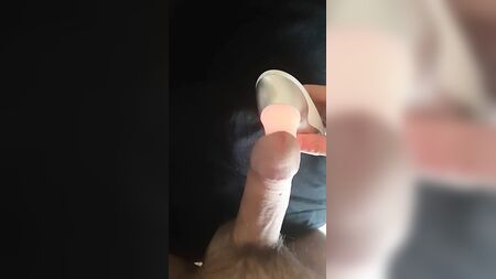 رجل زير نساء يئن في ذروة النشوة الجنسية