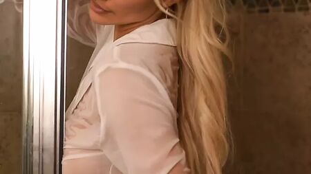 فيديو عاري لليندسي بيلاس على OnlyFans