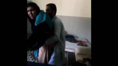 ام متزوجة ترتدي عمامة تمارس الجنس سراً مع زوج أختها