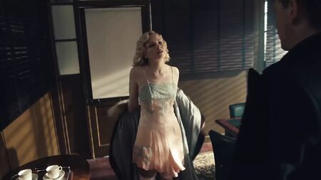 تجسد كيت فيليبس دور ليندا شيلبي في مسلسل «بيكي بليندرز»