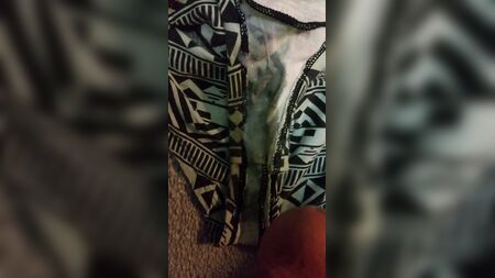 قذف على الملابس الداخلية