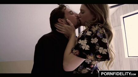 PORNFIDELITY آشلي لين لا تستطيع التوقف عن القذف