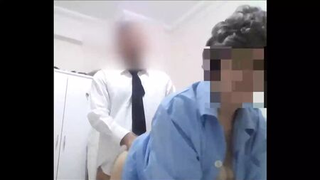 المعلم الذي يضاجع عاملة النظافة في المدرسة - إباحية تركية