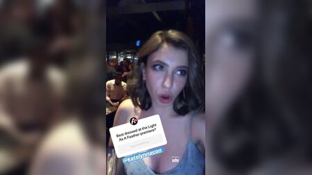 صورة سيلفي لكاتلين ناكون تظهر فيها منطقة الصدر