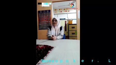المعلم يحب التعري