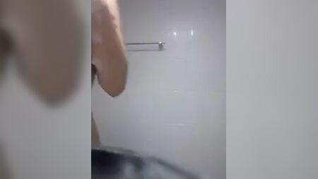 صديقتي الكاراشية أرسلت لي مقطع فيديو عاريًا عبر واتساب