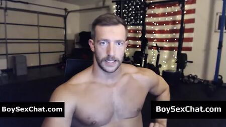 رجل ناضج يستمني في بث مباشر