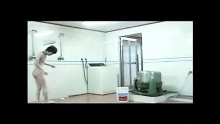 الحمامات الكورية للرجال فقط، والجميع عراة