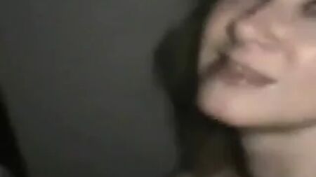 عاهرة شقراء حقيقية هاوية في "غلوري هول"