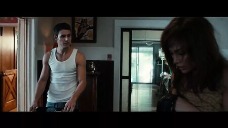 جميع مشاهد جينيفر لوبيز الحميمة في فيلم «الفتى المجاور»