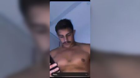 الفيديو الإباحي للاعب خط الوسط في فريق برونكوس، كوتوني ستاغز