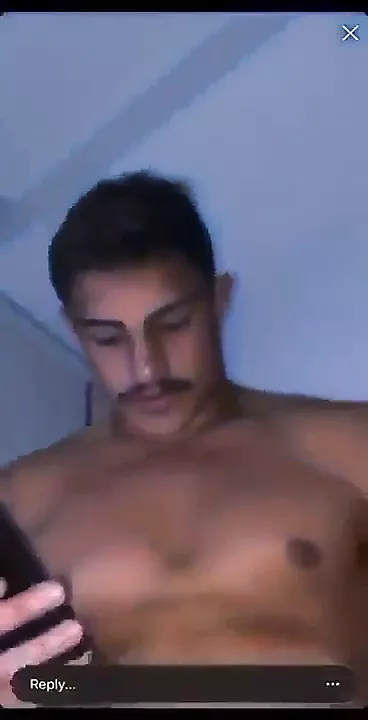 الفيديو الإباحي للاعب خط الوسط في فريق برونكوس، كوتوني ستاغز