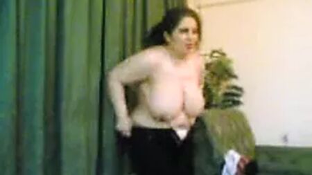 كاريما العربية ذات الجسم الممتلئ