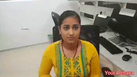 الرئيس يضاجع سكرتيرته مع صوت باللغة الهندية