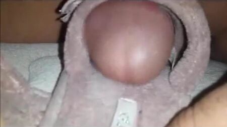 شباشب مثيرة ومبللة بالعرق حصلت على قضيب