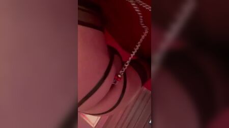 جينيفر، وهي عاهرة متحولة جنسيًا تعمل في مجال المرافقة، هي نجمة إباحية فرنسية