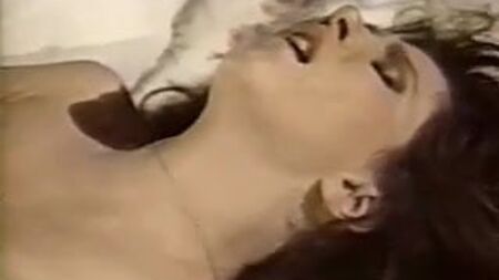 أنجيلا بارون، فرانكي لي: "لذيذة لدرجة أنك تريد أكلها"