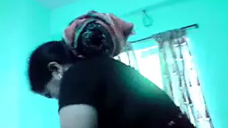 برنامج "الخالة الطيبة البنغالية" - مشاهد استحمام من أجل منيك وتعليقاتك