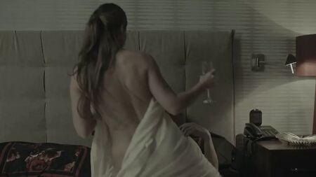 ماريا فرناندا يبيس عارية في مسلسل «Dark Desire» الموسم 1، الحلقات 10-17 (2020)