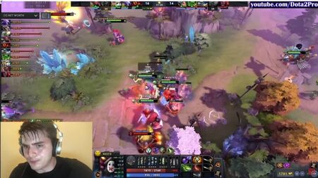لقطات حية لطريقة لعب Wraith King مقابل طريقة لعب Meepo