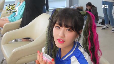 [CLOSE CAM] Hyemi x Soyeon x Oh Seunghee x Sungyeon_Spyyon_Spyyon على غرفة انتظار الفتيات 2!!!