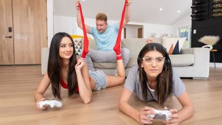 أنت تلعب ، لكنني سأمارس صديقتك الآن