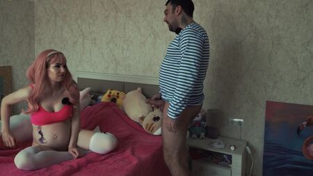 مارس الجنس زوجة أخي الحامل