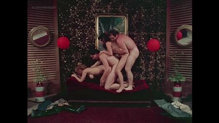 Ulrike Butz Nude - Muschimaus mag's grad heraus (Jagdzeit fur Naschkatzen, Le Sexe infernal, 1973) HD 720p شاهد على الإنترنت