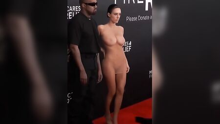 بيانكا سينسوري عارية